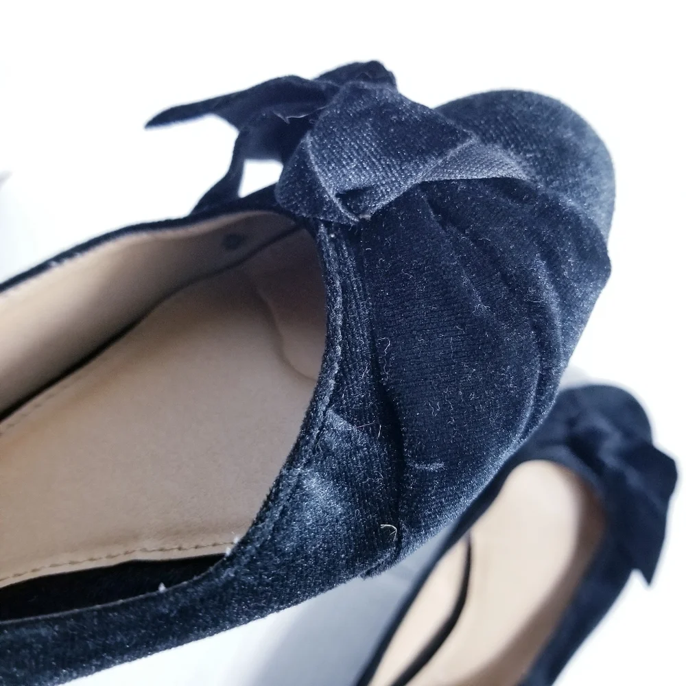 FIONI BLACK VELVET FLATS SIZE 7 WIDE